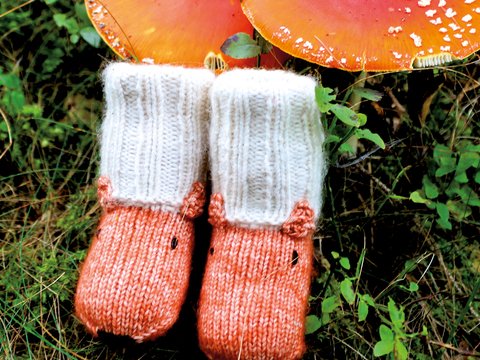 Fuchs Socken für Neugeborene und Babys - Strickanleitung Erstlingssocken