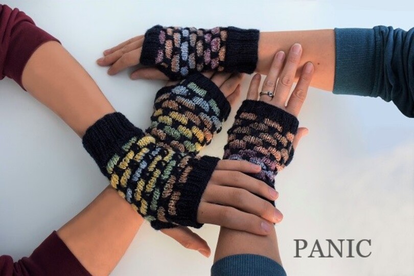 Pulswärmer mit Hebemaschen, in jeder Rd mit nur 1 Faden gestrickt