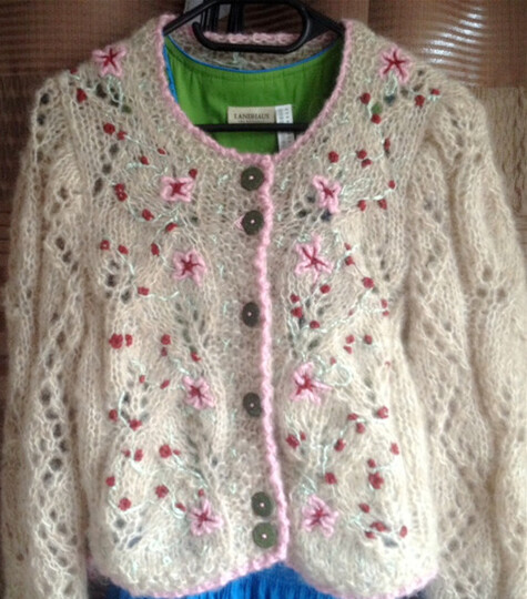 Strickweste / Strickjacke mit Lochmuster im Trachtenstyle