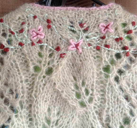 Strickweste / Strickjacke mit Lochmuster im Trachtenstyle