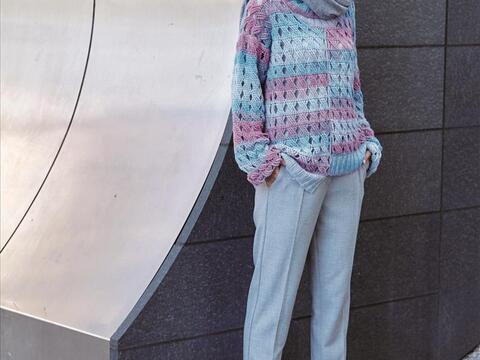 Gehäkelter Pullover mit grandiosem Muster aus Schurwollgemisch.