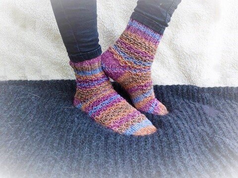 Socken im Himbeermuster