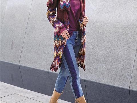 Gehäkeltes Set: Jacke und Schal im Zick-Zackmuster