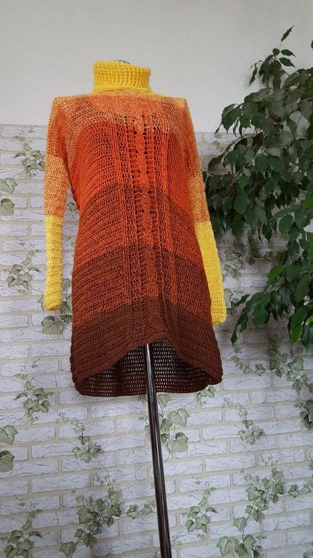 Gehäkelte Damen-Tunika in Gelb
Orange
Braun mit Stehkragen auf Schneiderpuppe