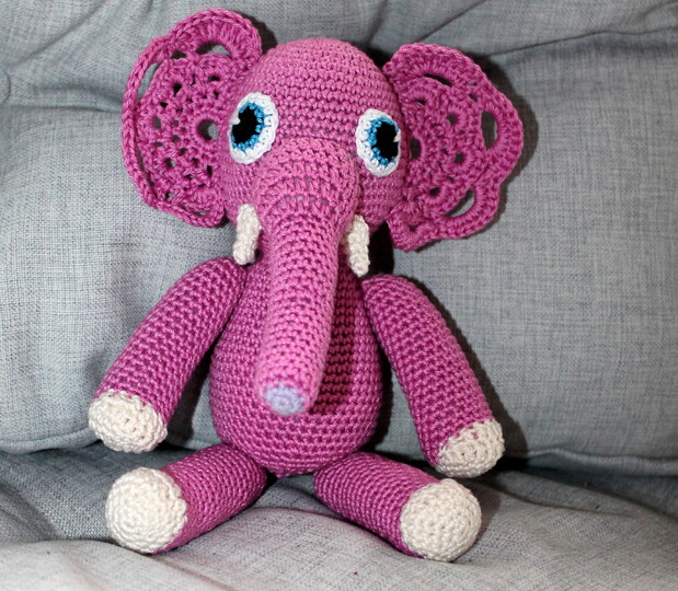 Elefant häkeln – Kuscheltier mit gemusterten Ohren (deutsche Anleitung)