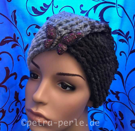 einfacher, gehäkelter Turban mit Rose