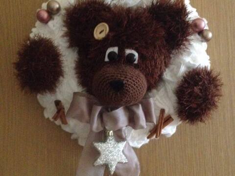 Der Zimtbär im Türkranz