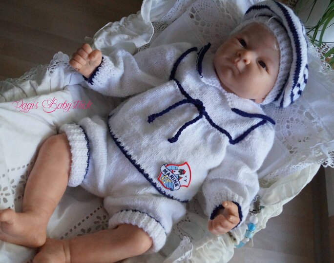 Strickanleitung f&uuml;r Baby's u. Reborns Modell Fin Gr. 50-56