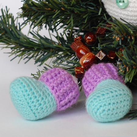 Amigurumi Pattern for Crochet Happy Snowman. Crochet toy with Beaded legs.