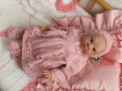 Strickanleitung Baby Kleidchen mit Mützchen und Babyschuheh Gr.50/54
