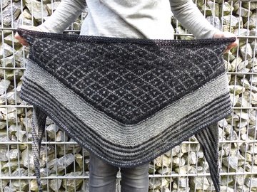 Gestricktes Dreieckstuch „Novita“