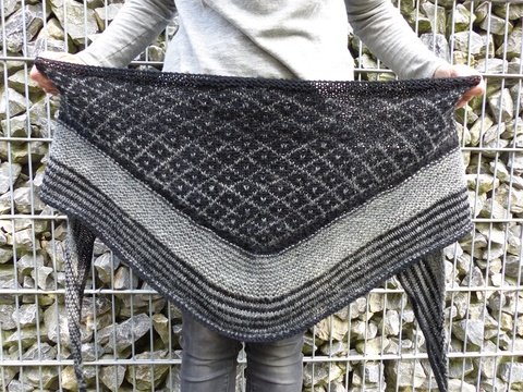 Gestricktes Dreieckstuch „Novita“