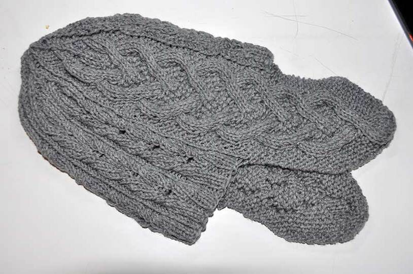 Strickanleitung * Strickmütze mit Ohrenklappen "Herzchenzopf"