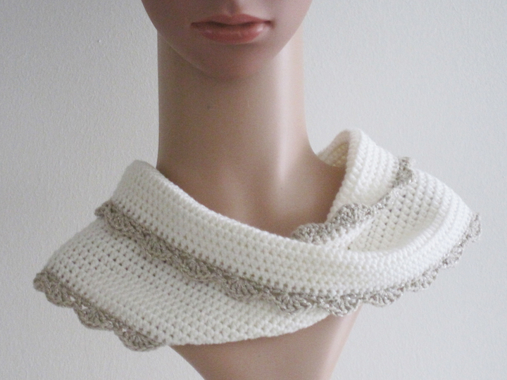 Häkelanleitung: Mädchen Damen Mütze mit Häkelblume + Möbiusschal (S, M, L)