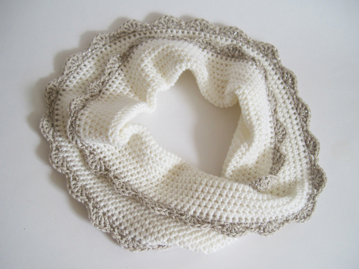 Häkelanleitung: Mädchen Damen Mütze mit Häkelblume + Möbiusschal (S, M, L)