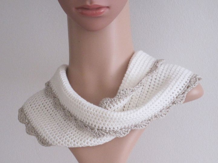 Häkelanleitung: Mädchen Damen Mütze mit Häkelblume + Möbiusschal (S, M, L)