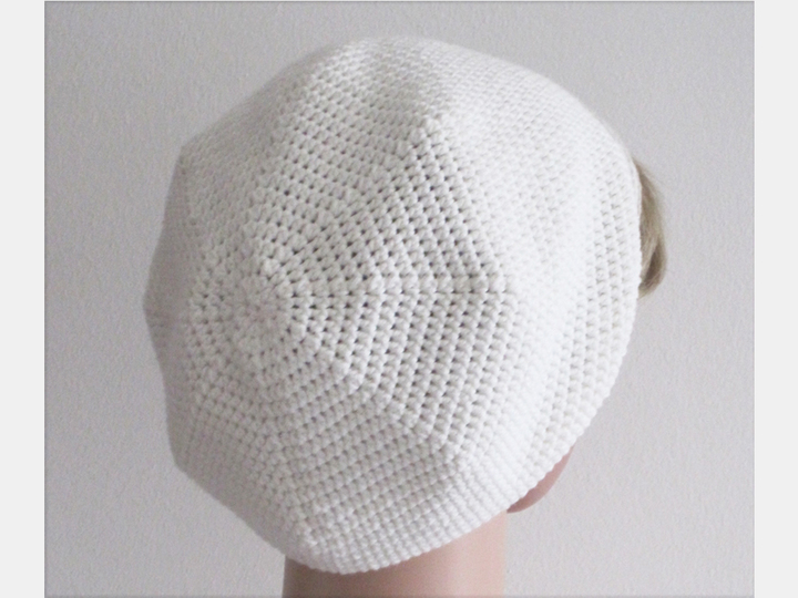 Häkelanleitung: Mädchen Damen Mütze mit Häkelblume + Möbiusschal (S, M, L)