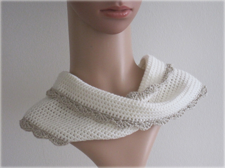 Häkelanleitung: Mädchen Damen Mütze mit Häkelblume + Möbiusschal (S, M, L)