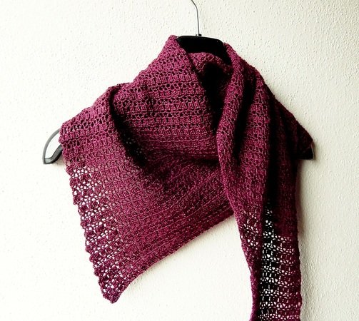 Triangle shawl crochet pattern "Feathery"