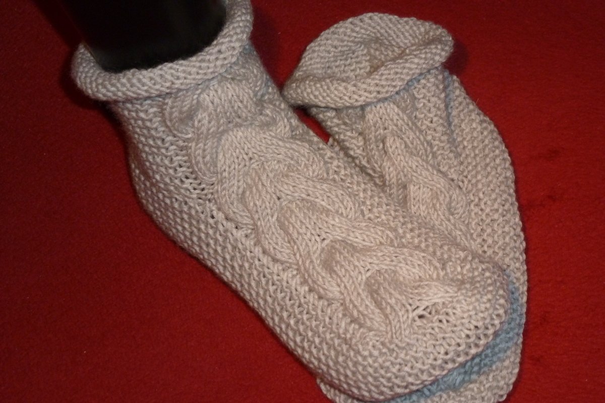 Kuschelsocken mit dickem Zopf, gestrickt - Bild 2