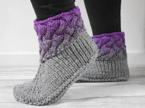 Knitting Pattern - Slippers BRAIDIES (US) sizes 2-14) - No.180E