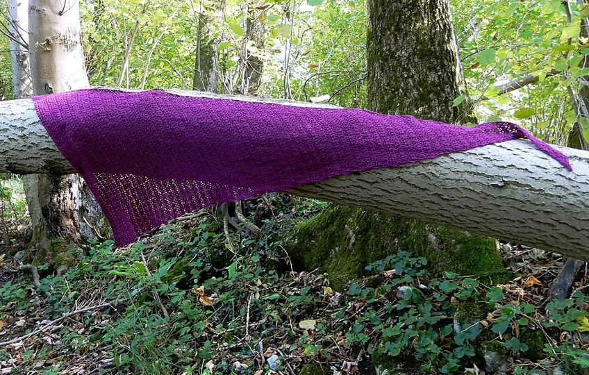 Gehäkeltes Lace-Tuch "Feathery"