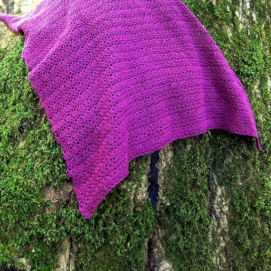 Gehäkeltes Lace-Tuch "Feathery"