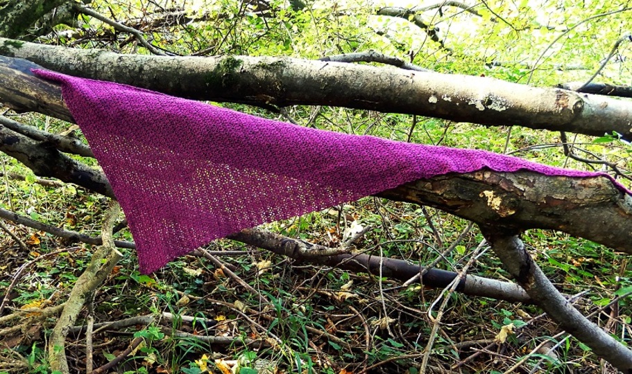 Gehäkeltes Lace-Tuch "Feathery"