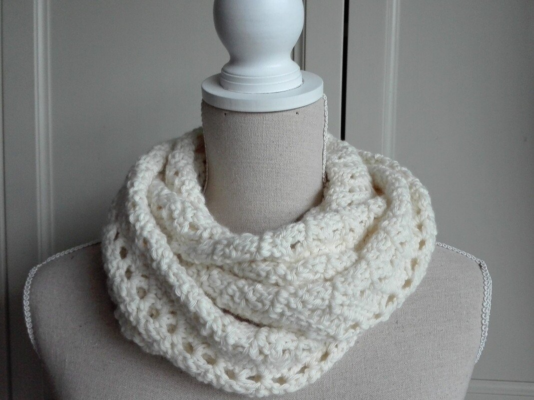 Häkelanleitung - kuscheliger Zickzack - Loch - Loop - auch für Anfänger