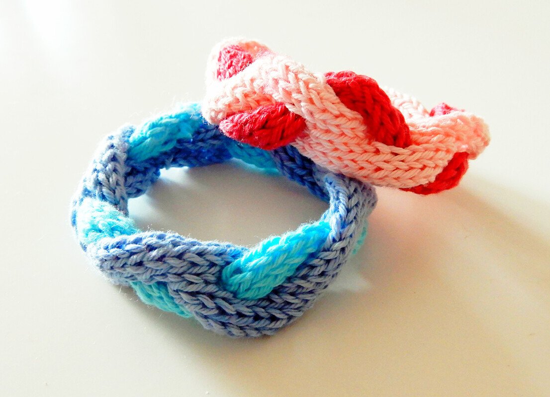 Gestricktes Armband "Des Meeres und der Liebe Wellen"