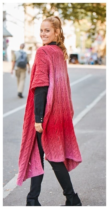Cape Wolkenrot gestrickt aus CLOUD von Woolly Hugs - Bild 3