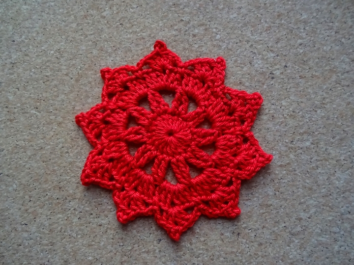 Häkelstern aus Glitzergarn