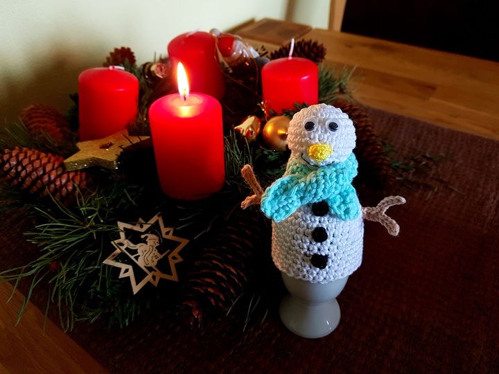 Schneemann Eierwärmer Häkelanleitung