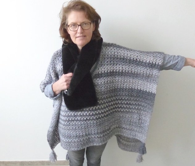 Häkelanleitung, Poncho mit Quasten