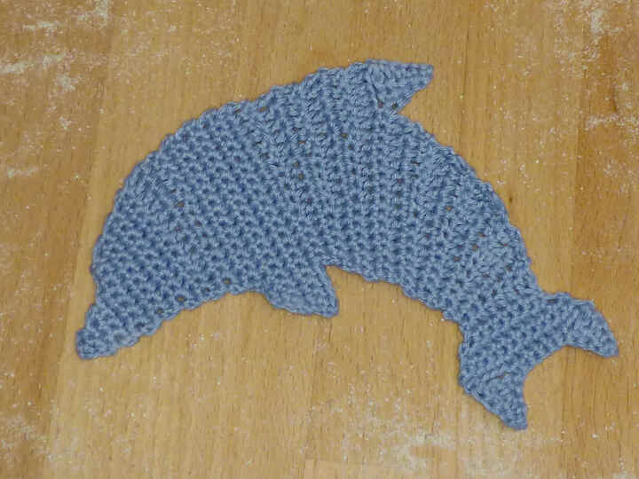 Häkelanleitung für eine Delfin-Applikation, Aufnäher