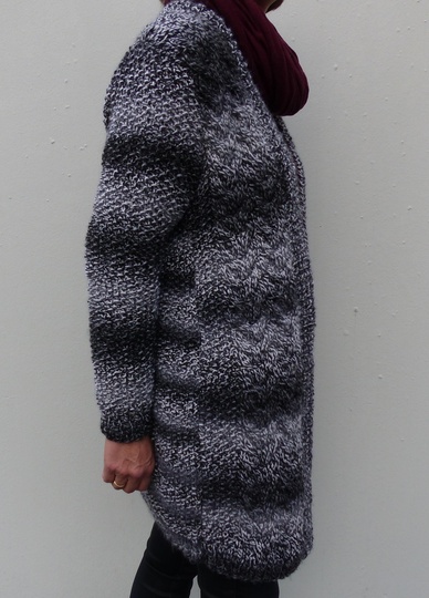 Strickanleitung, Longjacke mit Perlmuster und Zöpfen