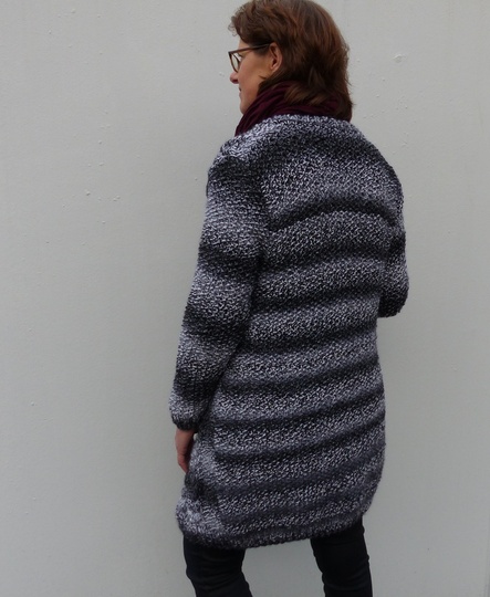 Strickanleitung, Longjacke mit Perlmuster und Zöpfen