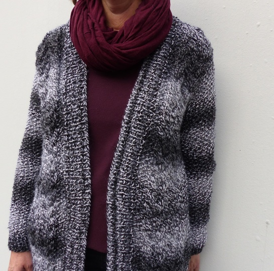 Strickanleitung, Longjacke mit Perlmuster und Zöpfen