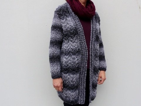 Strickanleitung, Longjacke mit Perlmuster und Zöpfen