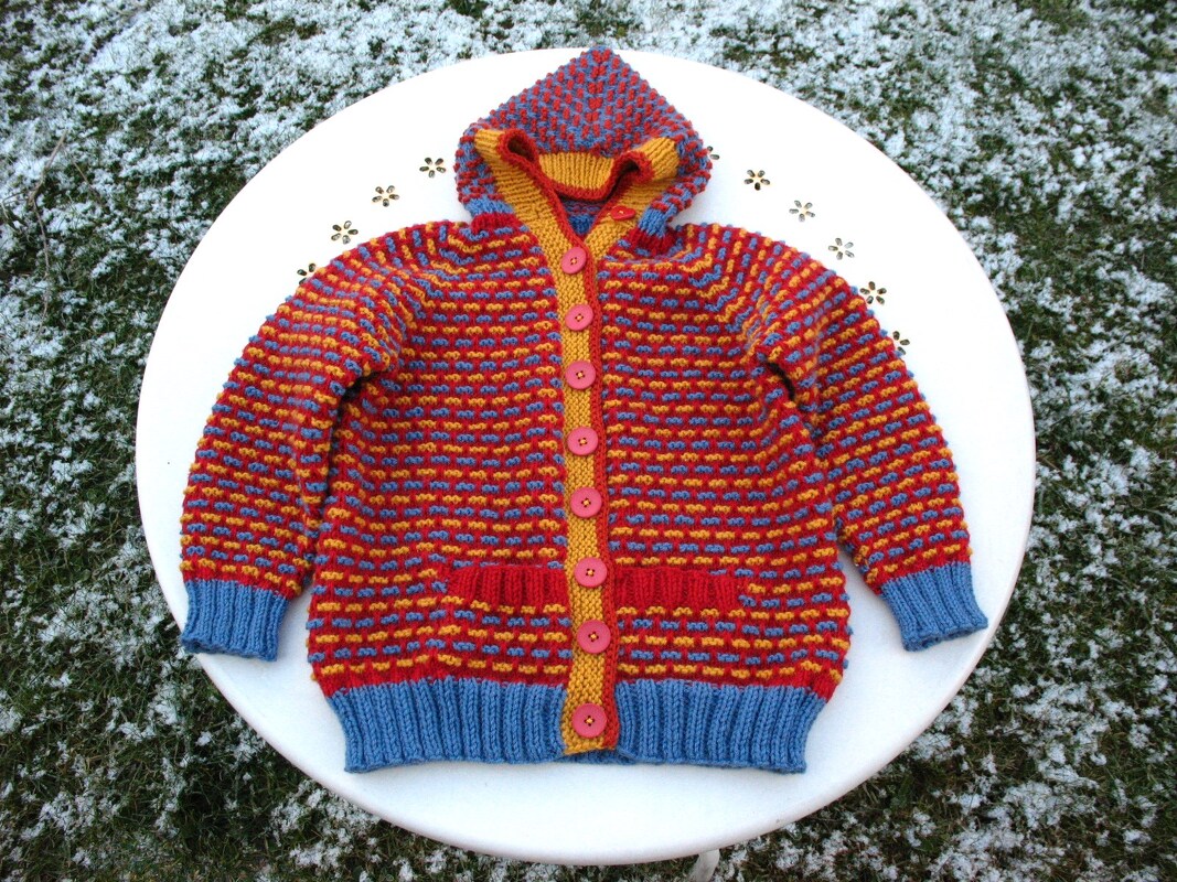 Strickanleitung - Kinderjacke mit Kapuze und Taschen - Raglan von oben