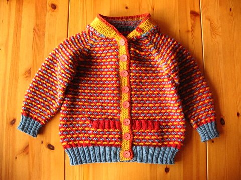 Strickanleitung - Kinderjacke mit Kapuze und Taschen - Raglan von oben