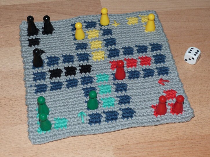 Häkelanleitung für ein "Nicht ärgern!"-Spielfeld