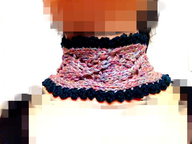 Gestrickte Halsband / Halsreifen mit Lochmuster - Bild 3