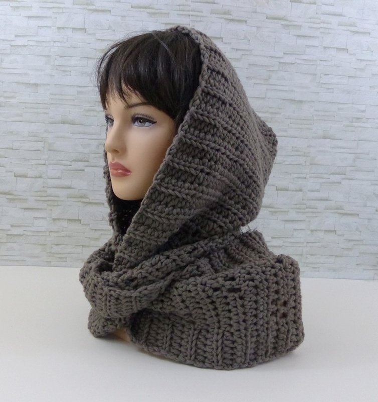 "Jana" gehäkelter Kapuzenschal / Scoodie - Bild 2