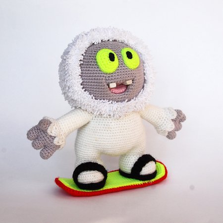 Mini Yeti amigurumi: Crochet pattern