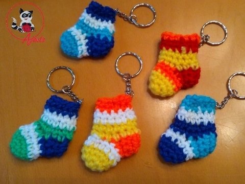 Häkelanleitung - kleine Söckchen - Schlüsselanhänger
