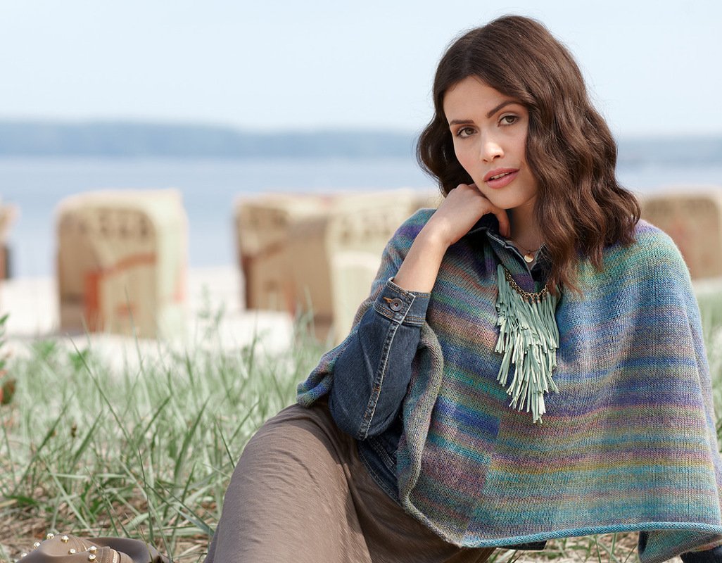 Strickponcho Monnia