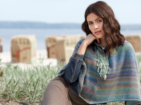 Strickponcho Monnia