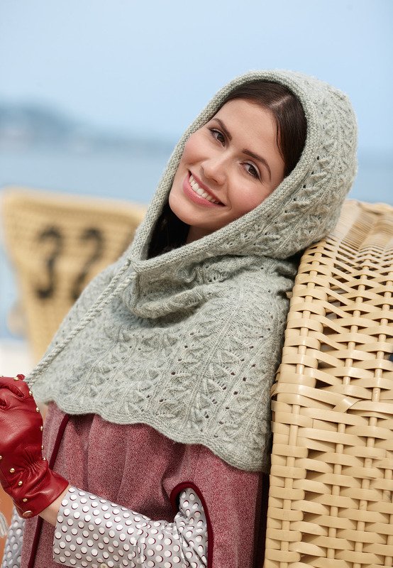 Strickanleitung Schultercape Bjille mit Kapuze