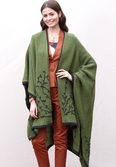 Strickschal Dagy mit Stickerei